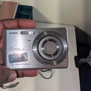 CASIO EXILIM EX-Z77 Digital Camera. With Cable, Official Charger And Battery bat